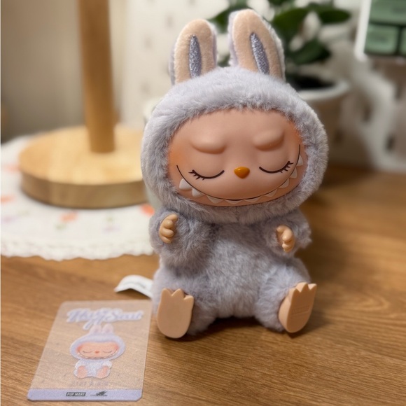 Authentic Popmart Have A Seat Labubu - Zizi - Picture 2 of 5